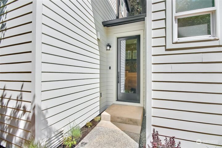 Property Photo: 6839 35th Avenue NE C WA 98115