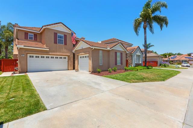 Property Photo:  562 Golf Glen Dr  CA 92069 