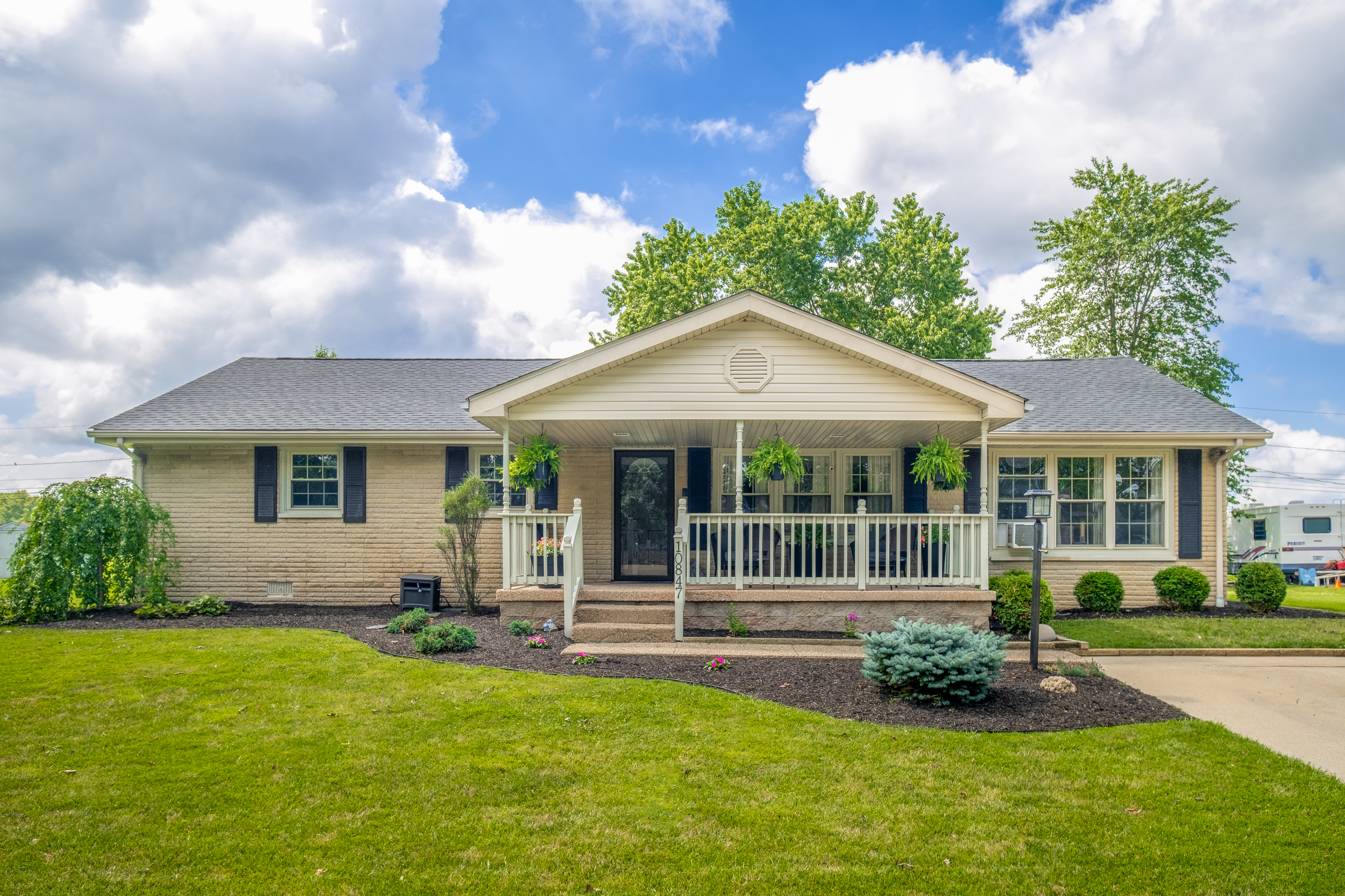Property Photo: 10847 E Greendale Drive IN 47274