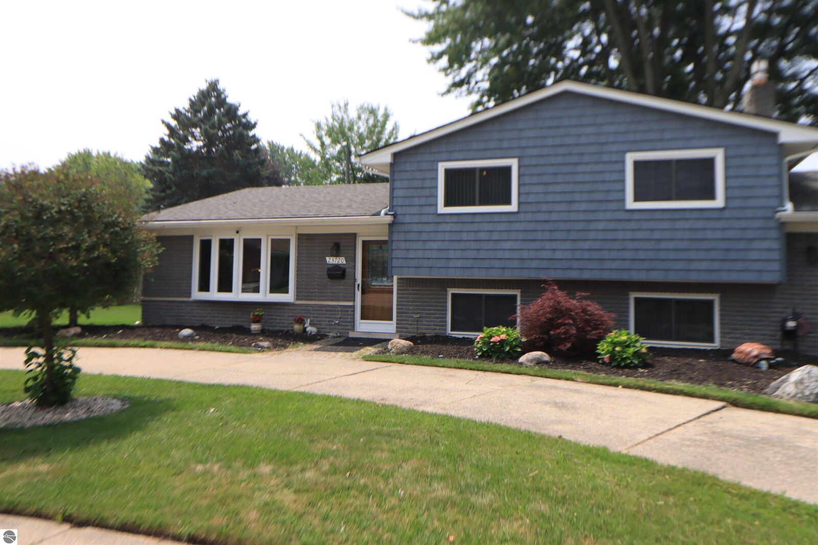 Property Photo: 23720 Fenton MI 48036