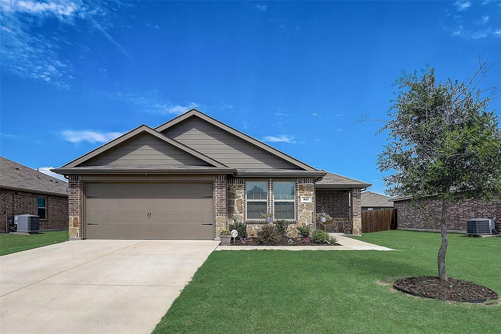 Property Photo:  817 Community Way  TX 75189 