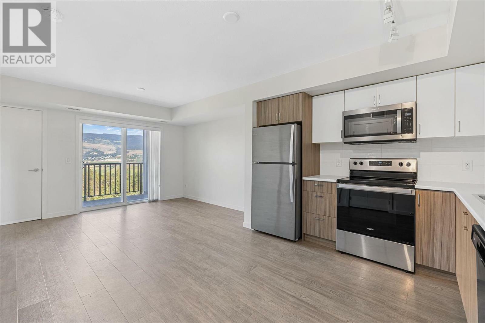 Property Photo: 625 Academy Way Ph30 BC V1V0E3