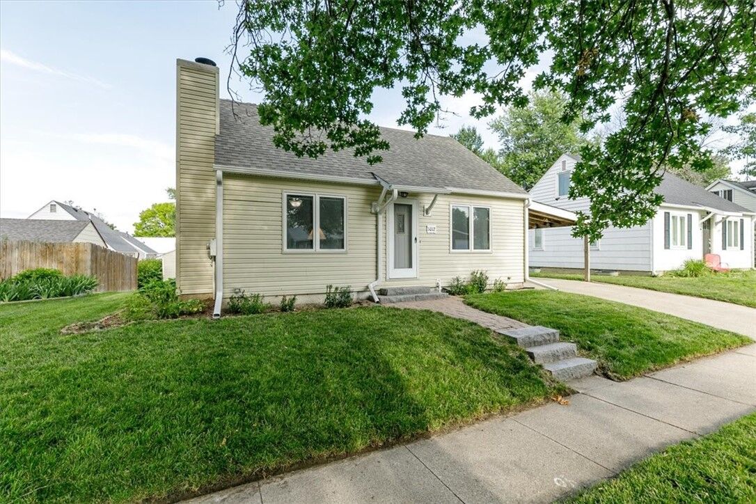 Property Photo:  1012 W Third Street  IA 50219 