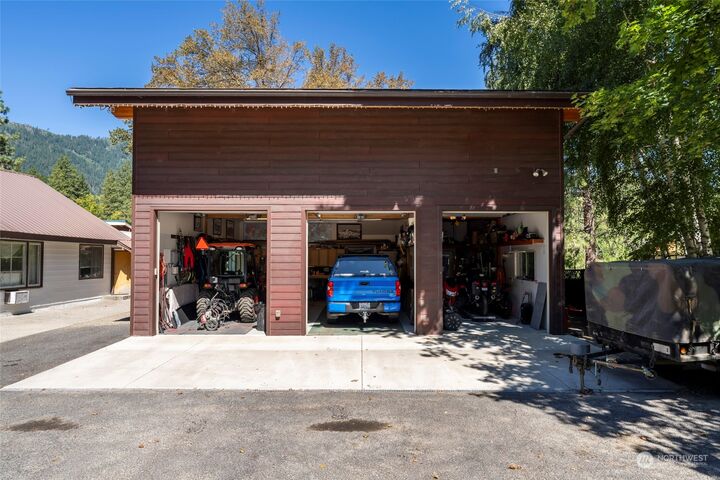 Property Photo: 9894 E Leavenworth Road WA 98826