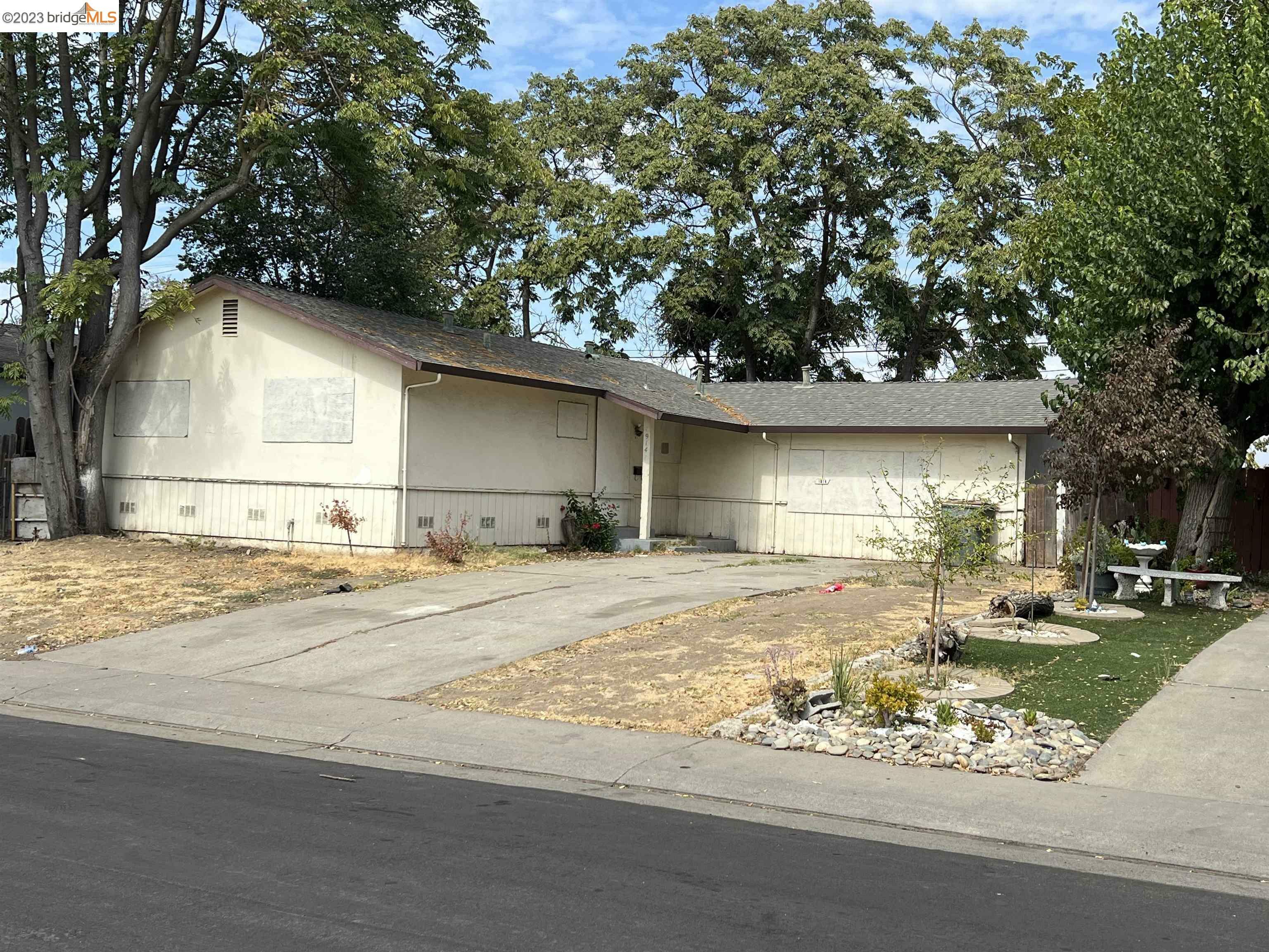 Property Photo:  1914 Nightingale Ave  CA 95205 