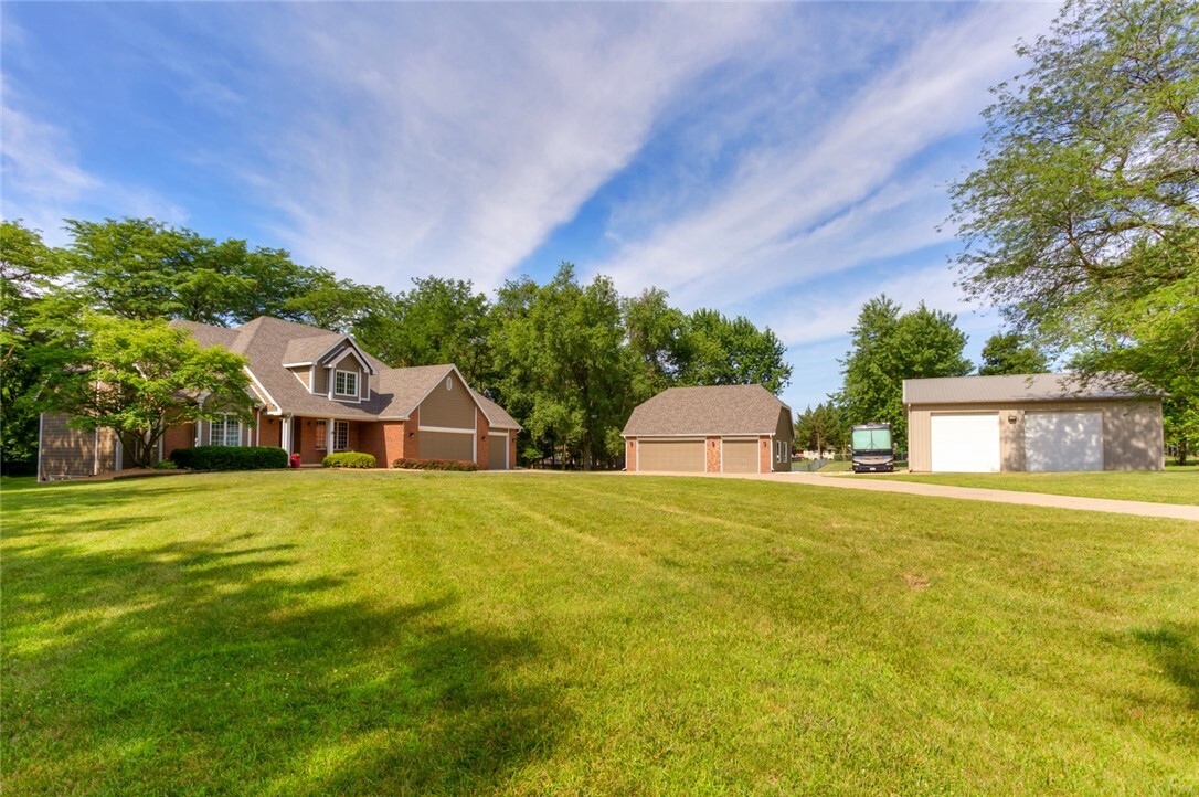 Property Photo:  987 NE 70th Avenue  IA 50023 