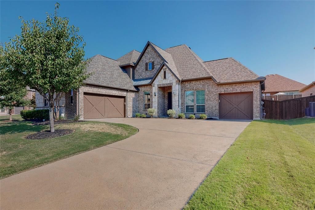 Property Photo: 1025 Calm Crest Drive TX 75087