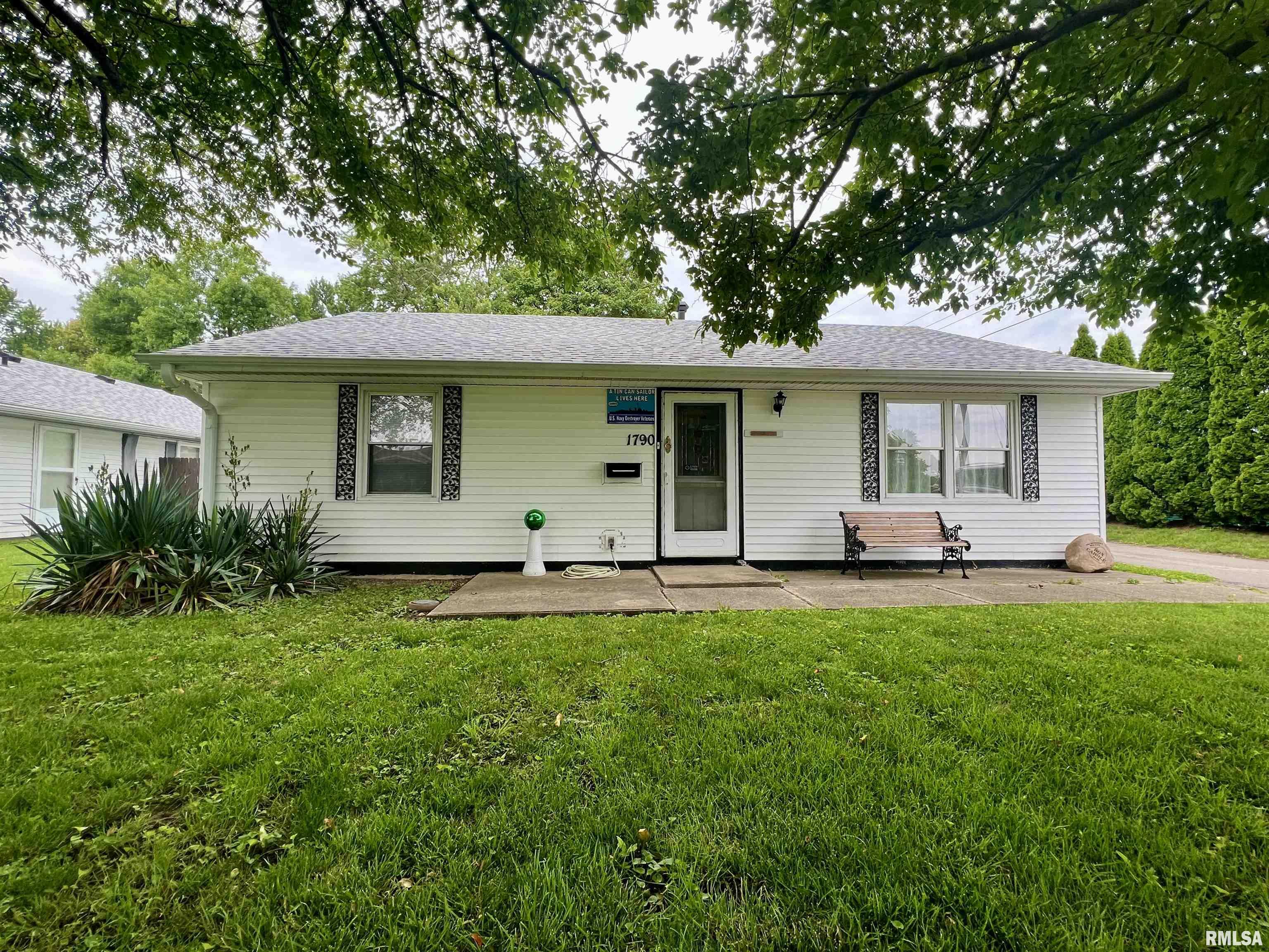 Property Photo:  1790 Meadow Drive  IL 61401 