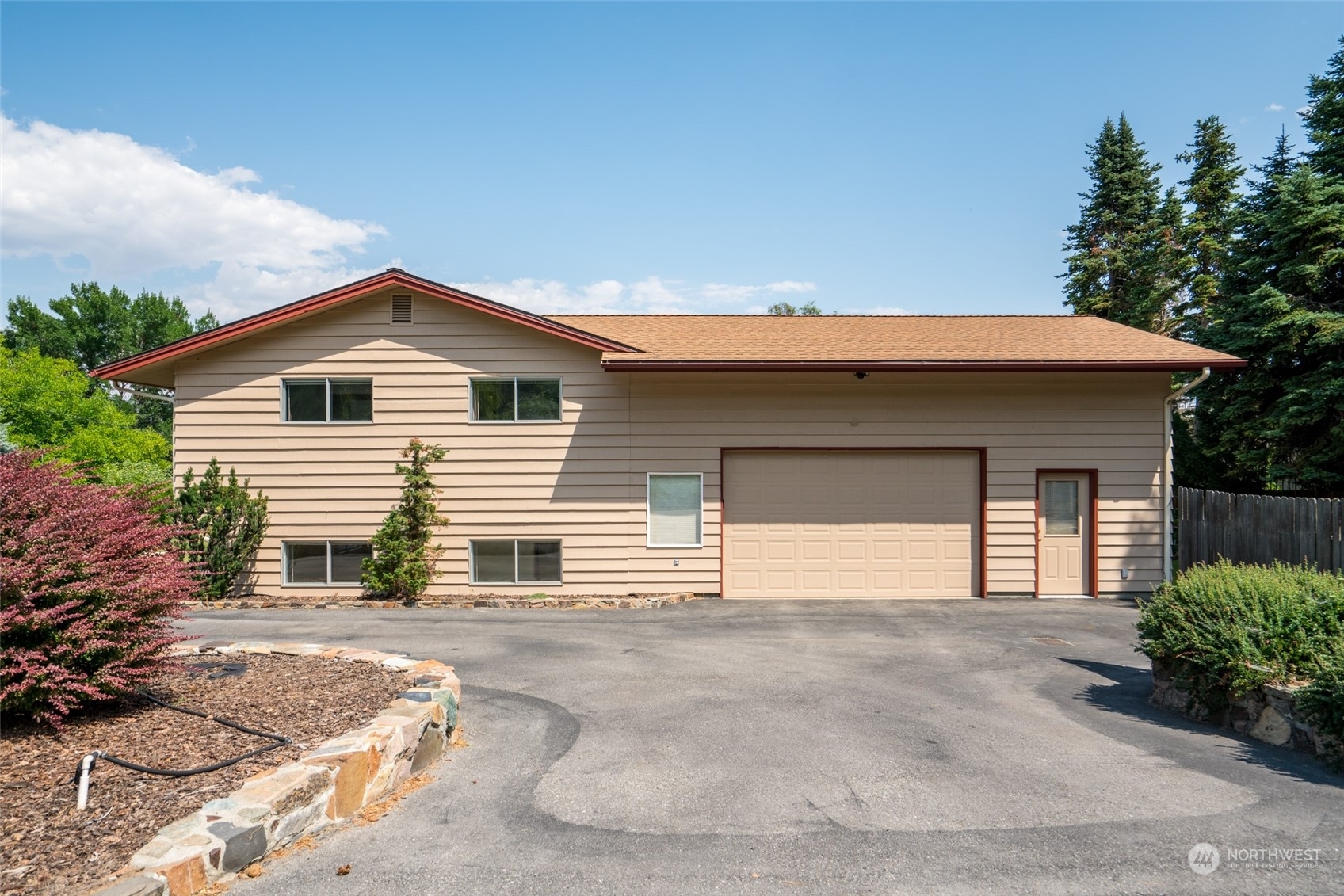 Property Photo:  1617 Pacific Lane  WA 98801 