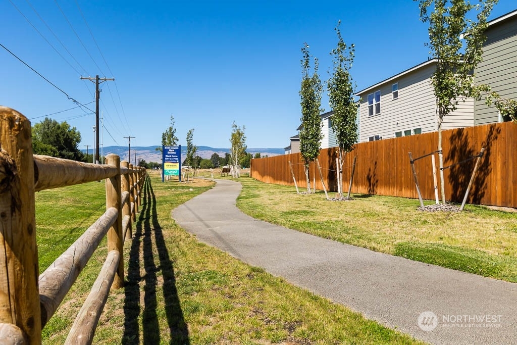 Property Photo:  2903 Wrangler Drive 288  WA 98926 