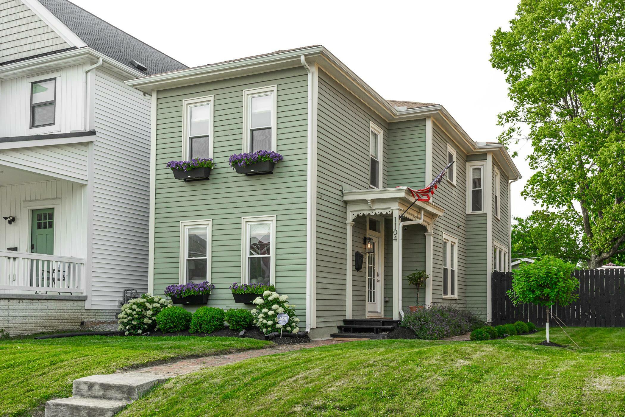 Property Photo: 1104 E Rich Street OH 43205