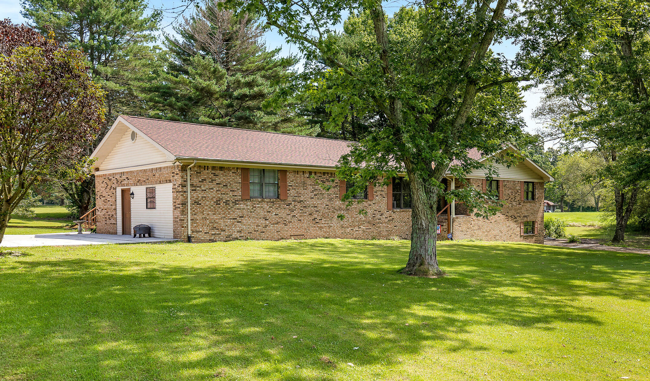 Property Photo:  83 County Road 483  AL 35958 