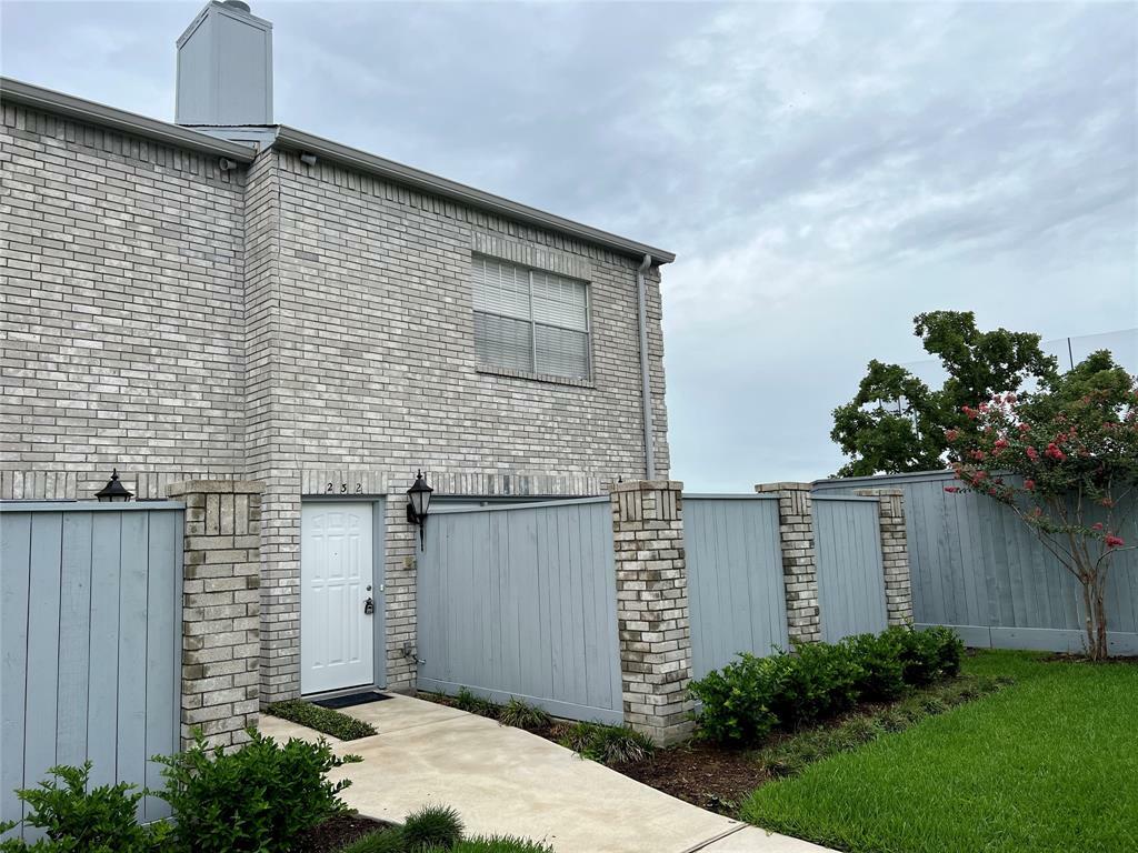 232 Wilcrest Drive  Houston TX 77042 photo