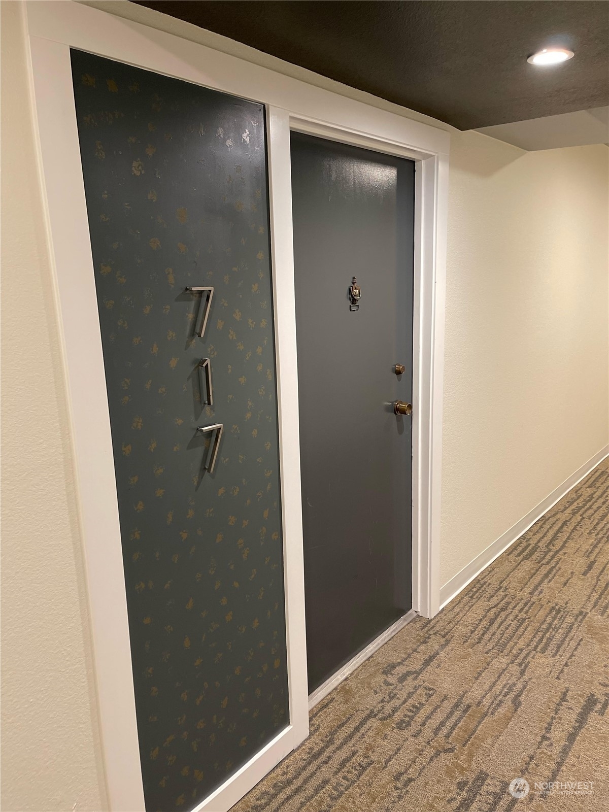 Property Photo: 6858 139th Avenue NE 717 WA 98052