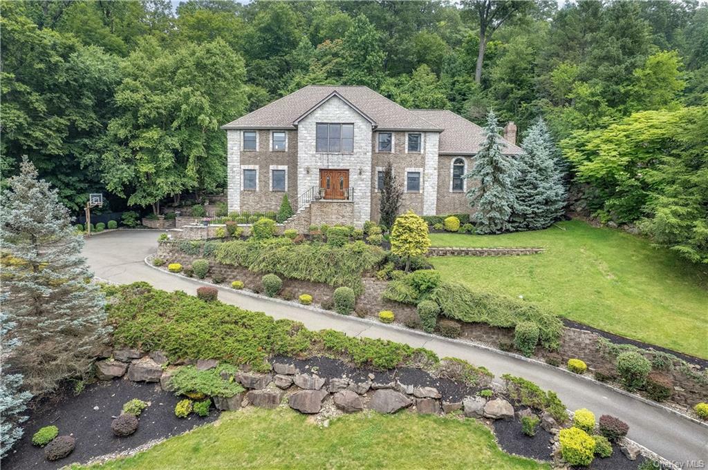 Property Photo:  12 Pine Glen Drive  NY 10913 