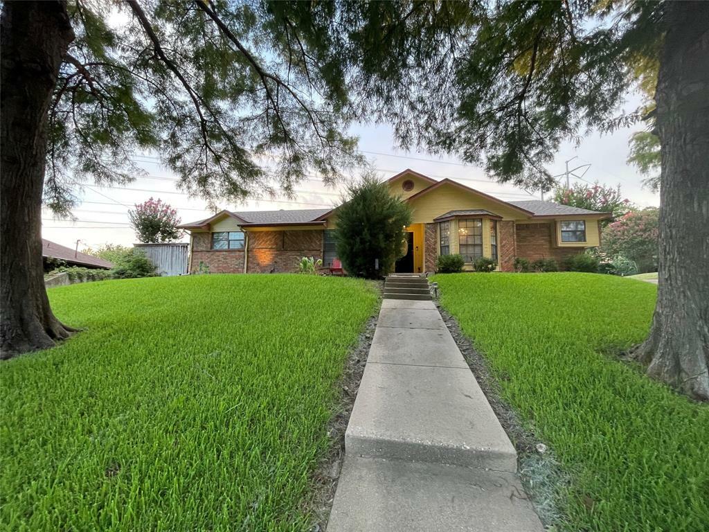 Property Photo: 2021 W Arbor Rose Drive TX 75050