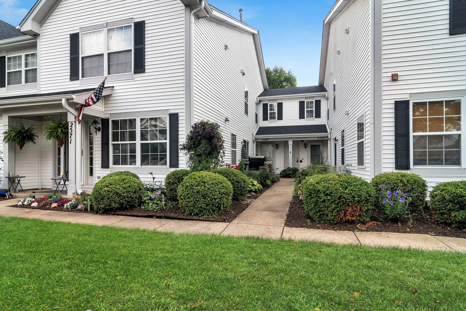 Property Photo: 2569 Dickens Court IL 60503