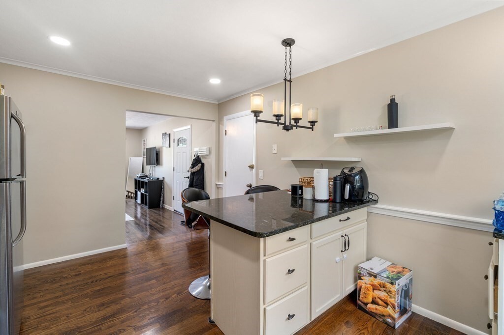 Property Photo: 3 Endicott St 4 MA 02062