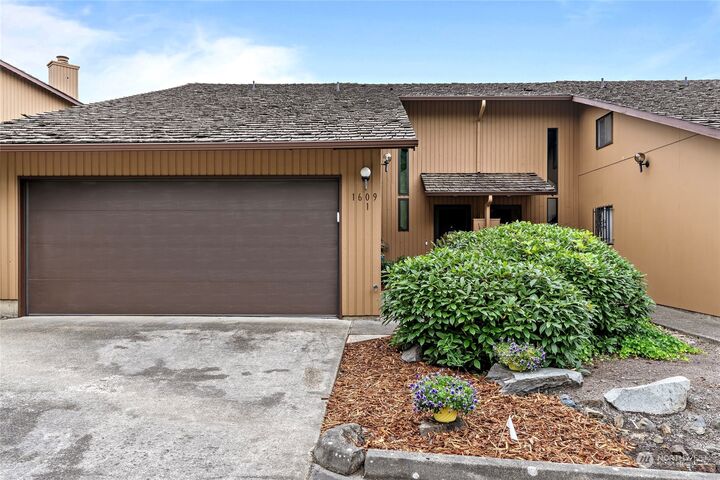 1609 Eagle Ridge Drive S C1  Renton WA 98055 photo