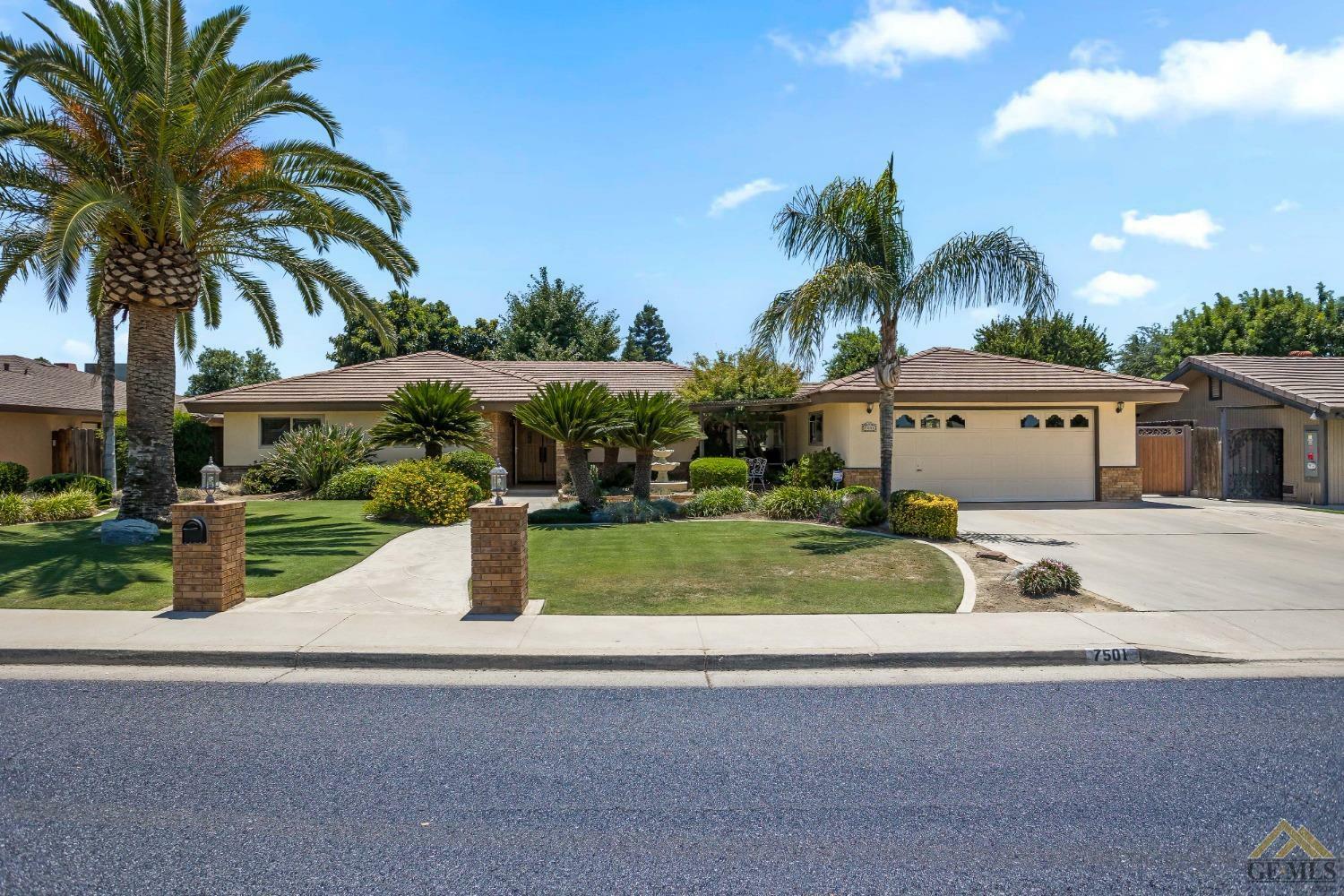 Property Photo:  7501 Hooper Avenue  CA 93308 