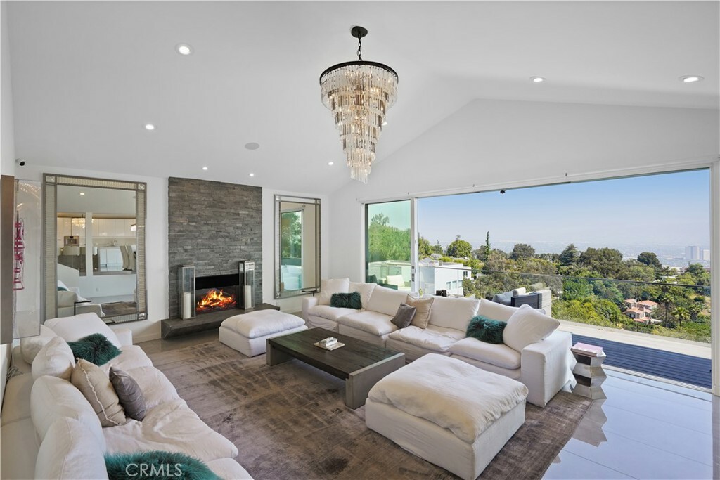 Property Photo: 7377 Pyramid Place CA 90046
