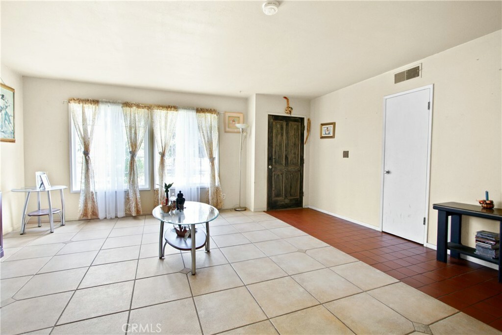 Property Photo:  3001 W Elder Avenue  CA 92704 