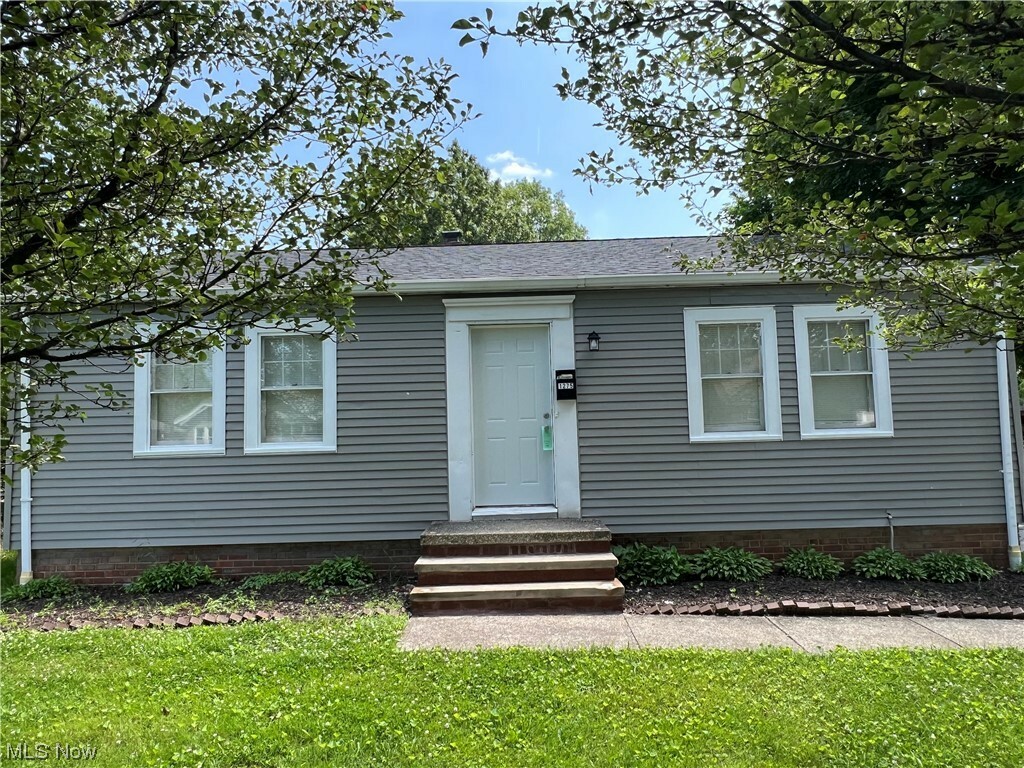 Property Photo: 1275 Elmwood Road OH 44124