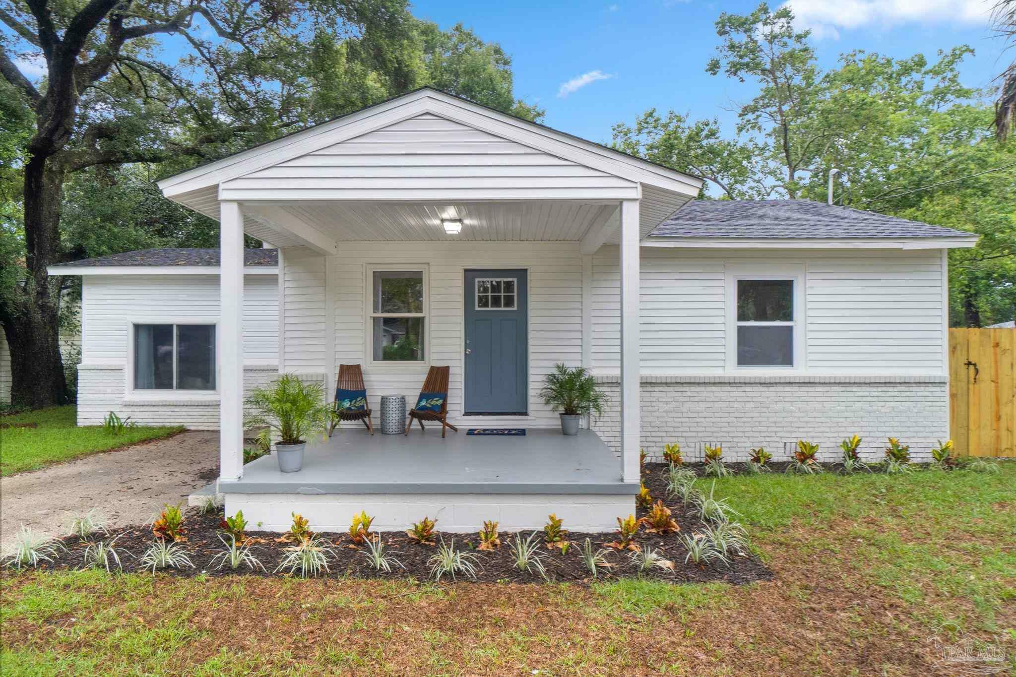 Property Photo: 202 Henry St FL 32507