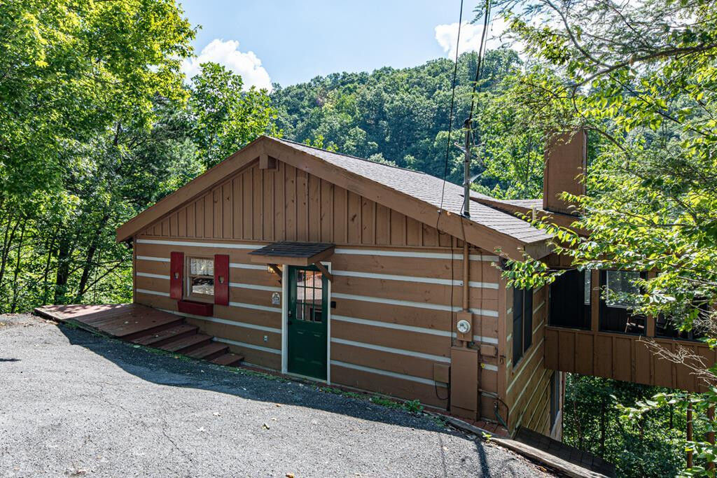Property Photo: 942 Vixen Run TN 37738
