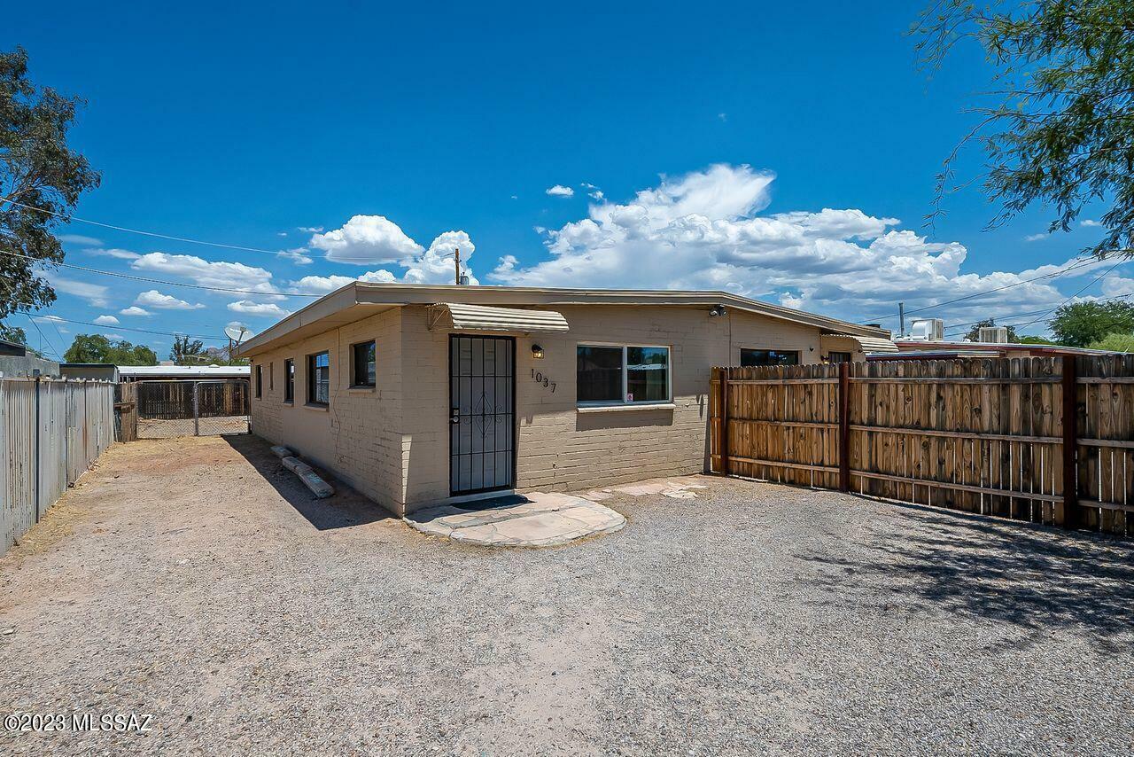 Property Photo:  1037/1039 E Prince Road  AZ 85719 