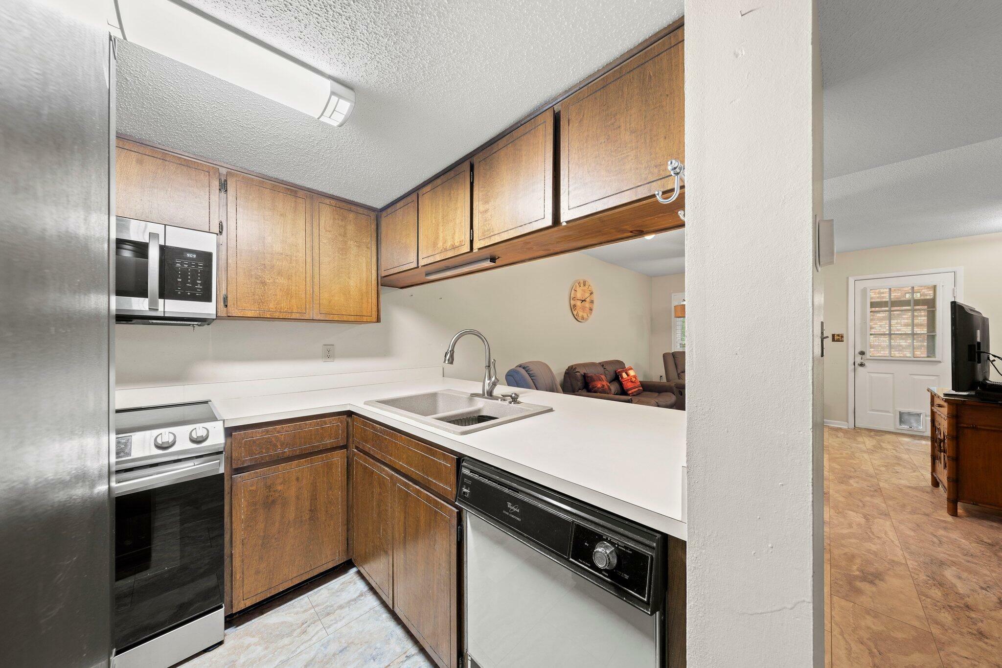 Property Photo: 223 Carmel Drive Unit 19 FL 32547