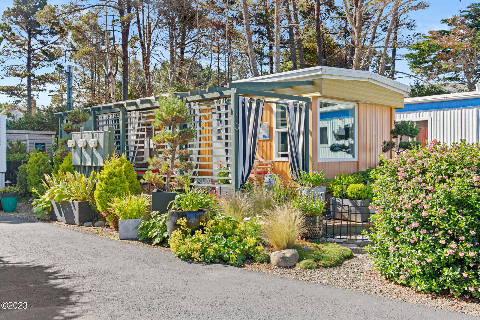 Property Photo:  4875 N US-101 13  OR 97341 