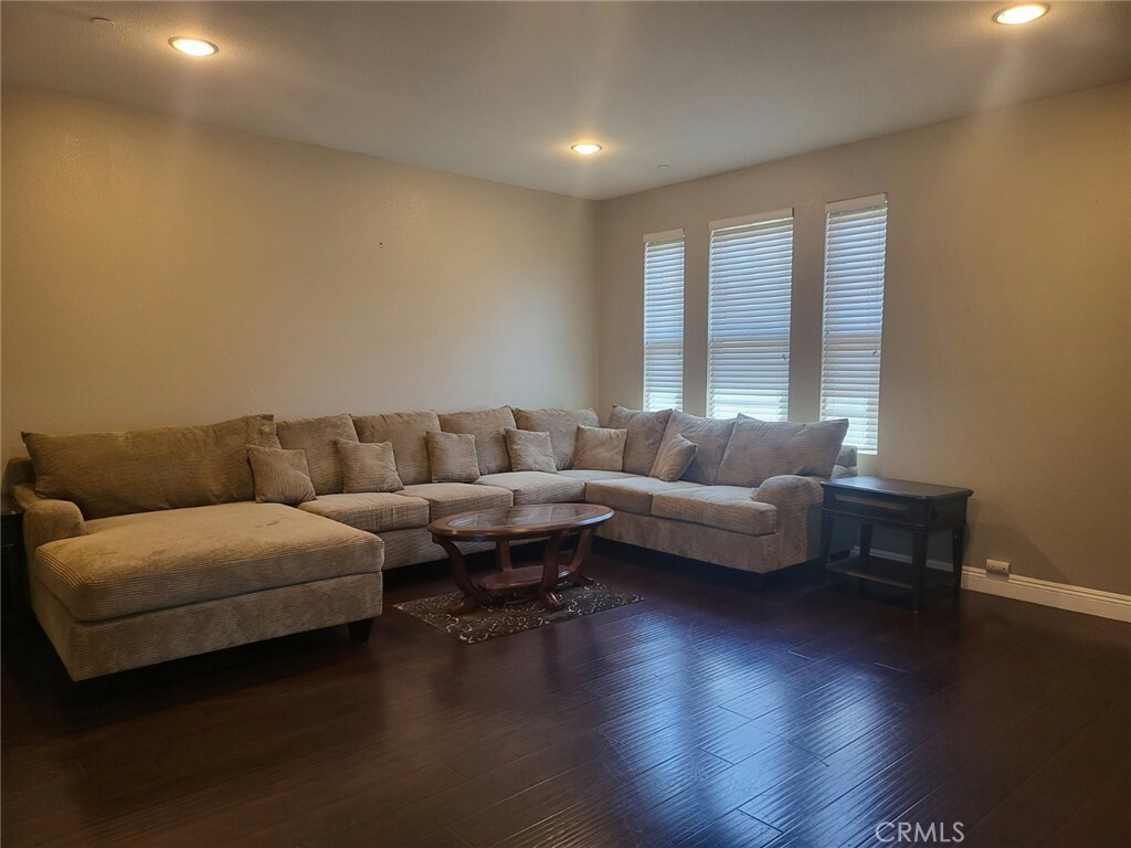 Property Photo:  279 E Santa Fe Court  CA 92870 