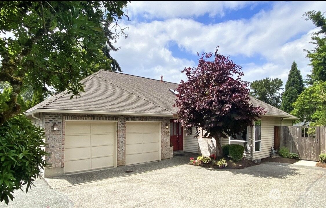 Property Photo:  226 18th Avenue  WA 98033 