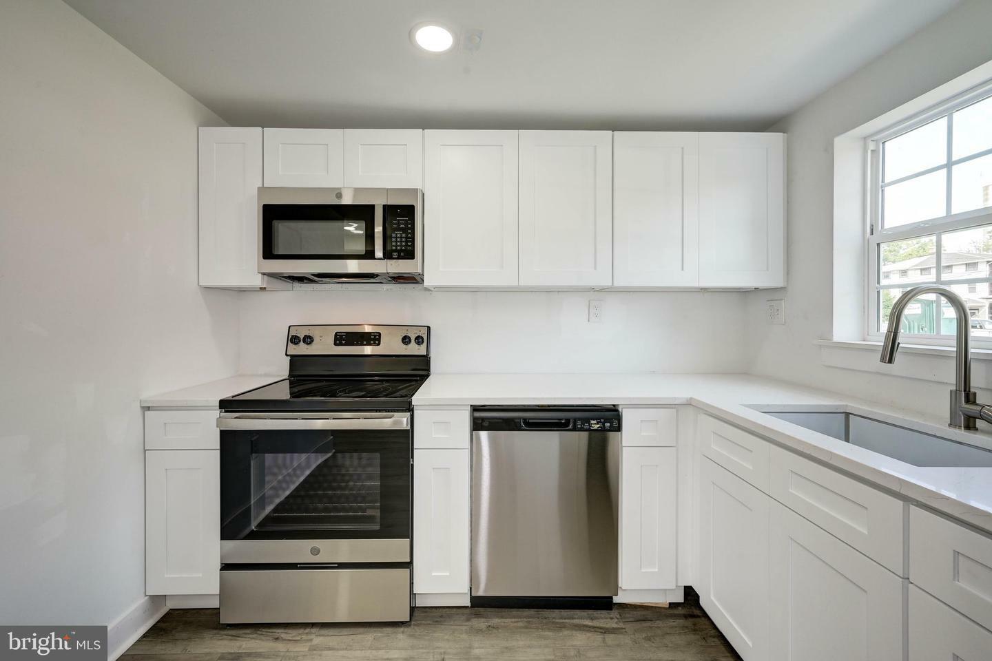 Property Photo: 211 E Union Street 5 NJ 08016