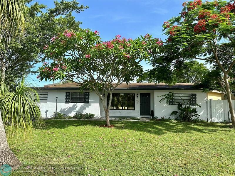 Property Photo: 5601 SW 6th St FL 33068