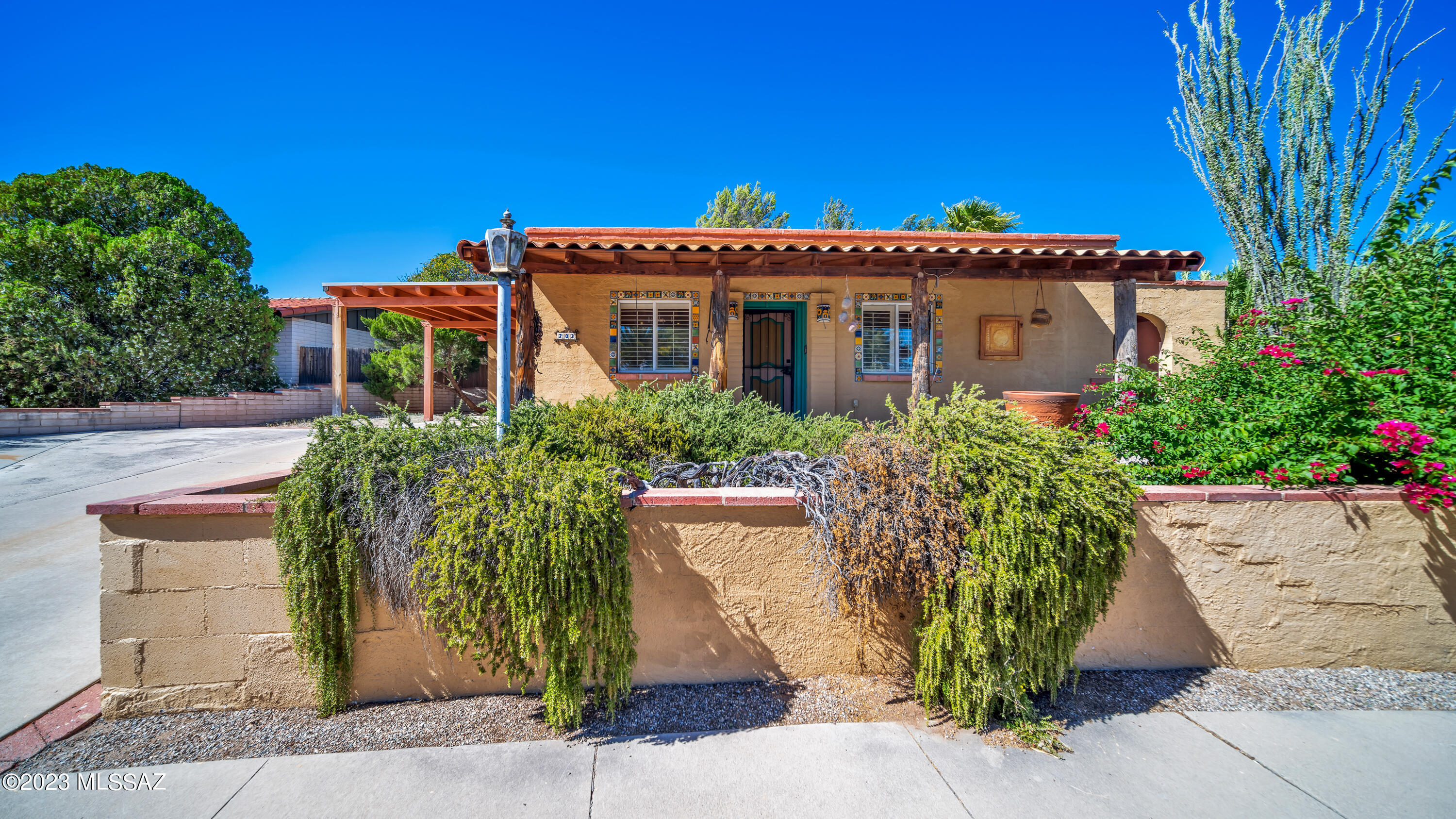 Property Photo: 203 E Las Granadas AZ 85614