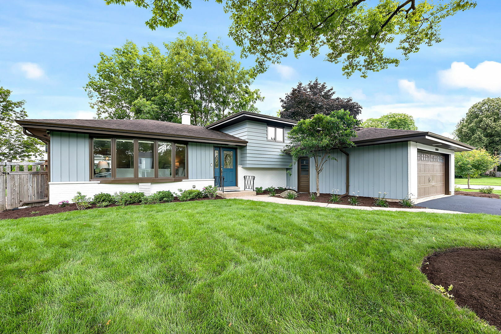 Property Photo:  1011 E Bailey Road  IL 60565 