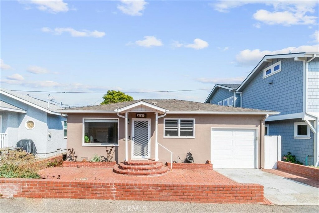 Property Photo:  327 Capistrano Avenue  CA 93449 