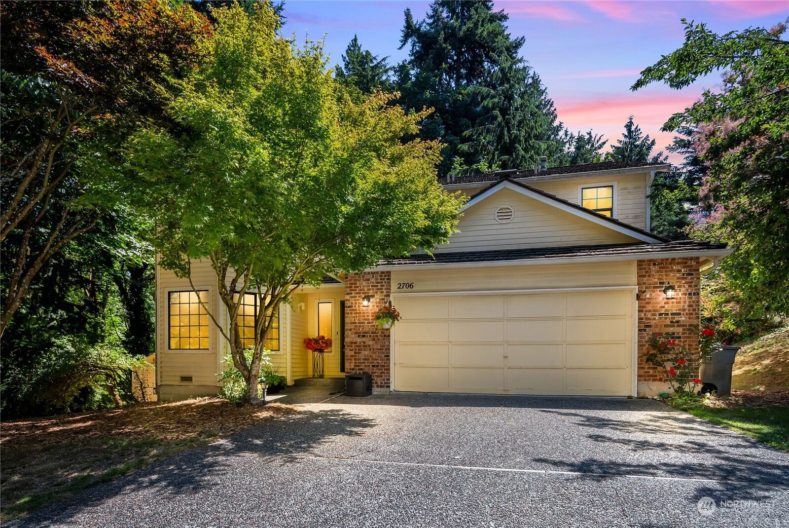 Property Photo: 2706 NE 184th Place WA 98155