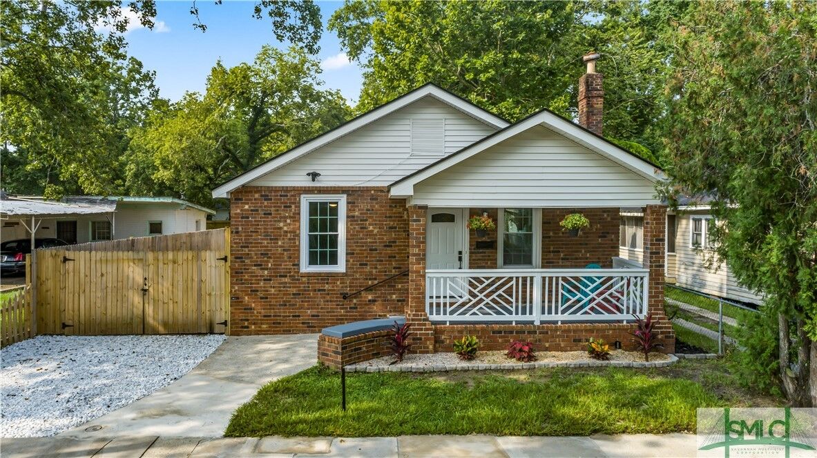 Property Photo: 1229 E 40th Street GA 31404