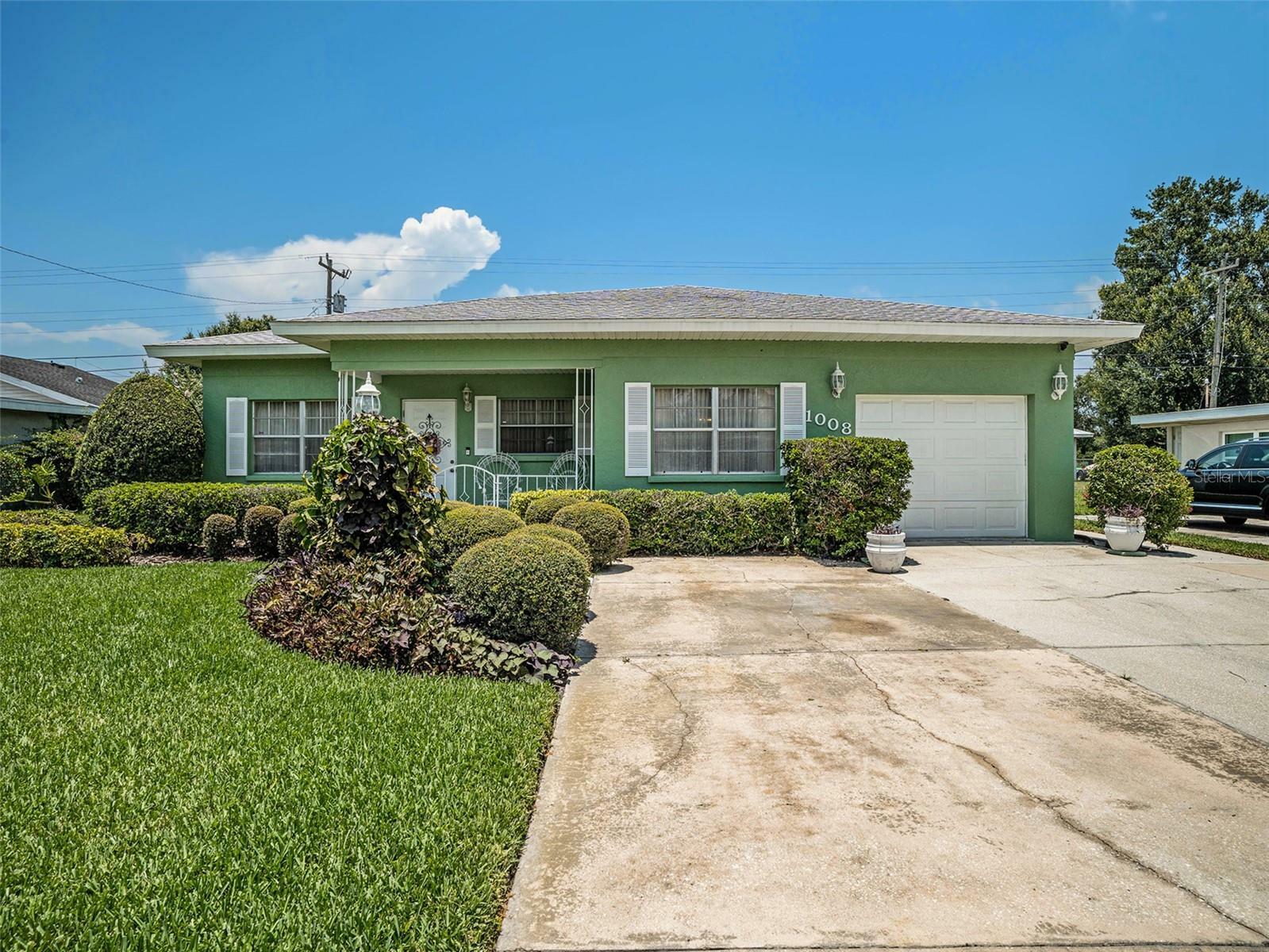 Property Photo: 1008 26th Street Court E FL 34221