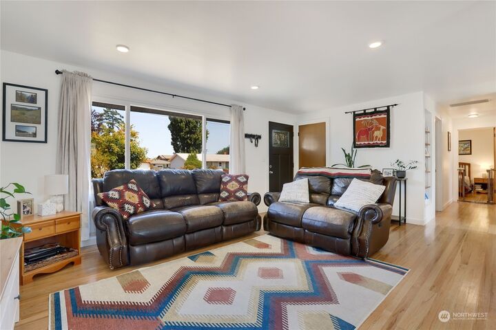 Property Photo:  283 SW 10th Avenue  WA 98277 