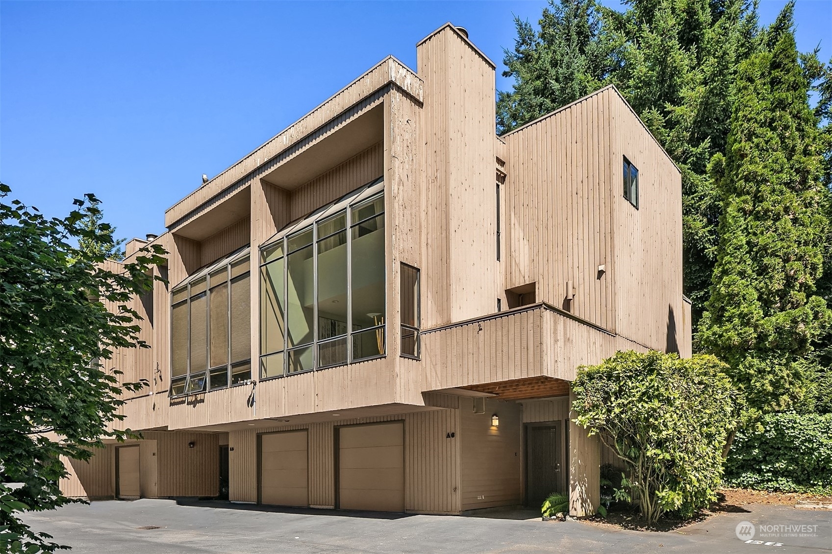 Property Photo:  1409 N 200th Street A6  WA 98133 