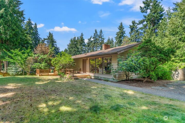 Property Photo:  24212 92nd Avenue W  WA 98020 