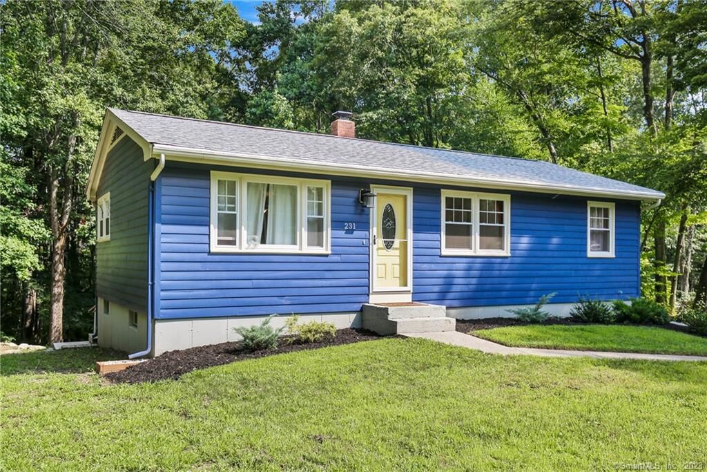 Property Photo:  231 Bozrah Street  CT 06334