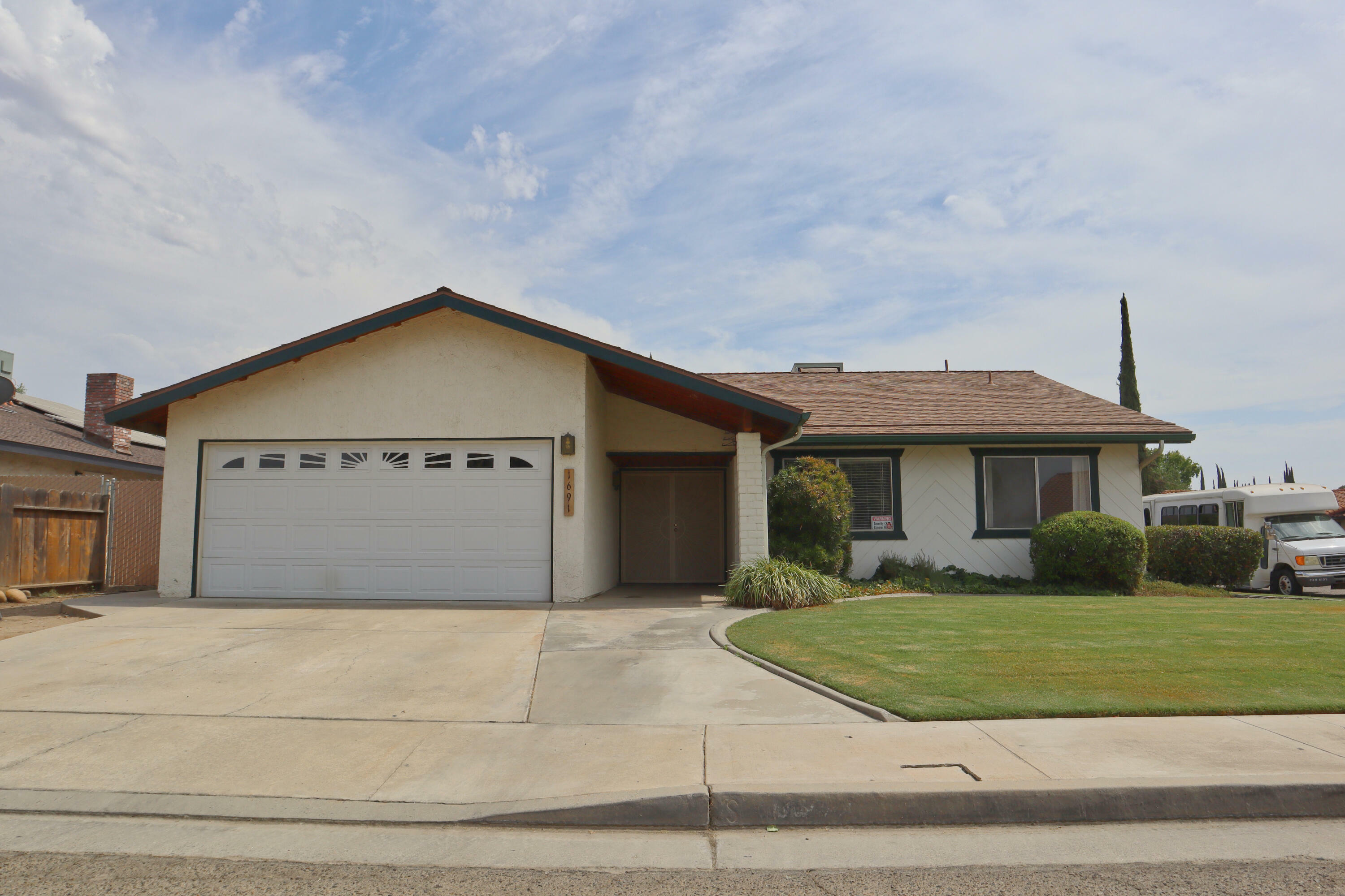 Property Photo:  1691 W Wall Lane  CA 93257 