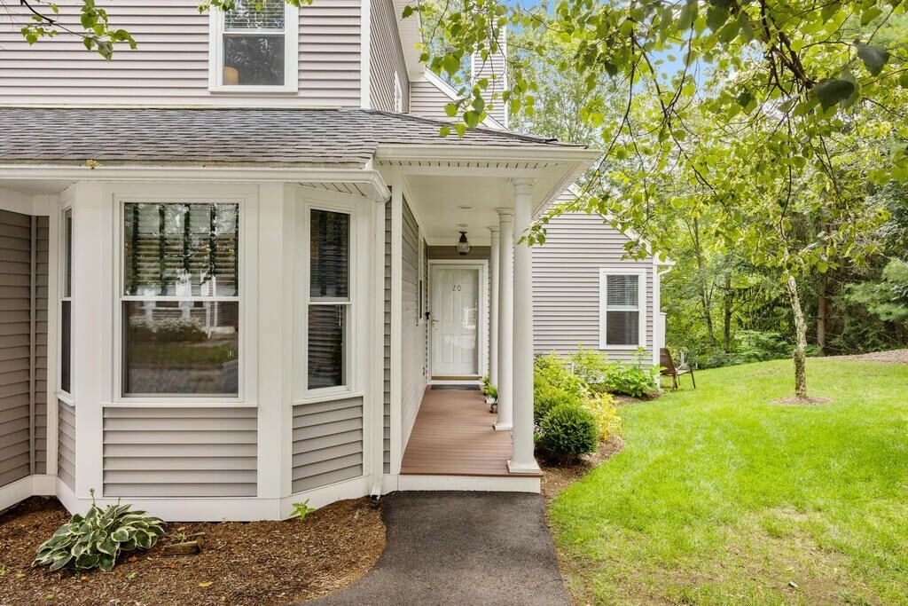 Property Photo: 20 Maple Ridge Dr 20 MA 01803