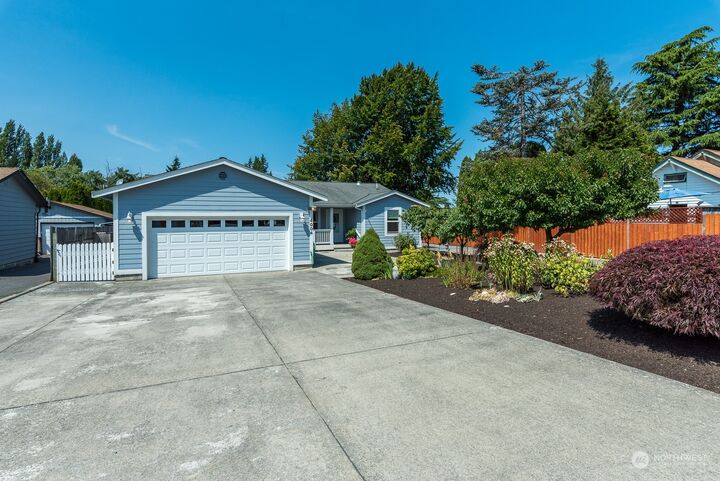 Property Photo:  4004 R Avenue  WA 98221 