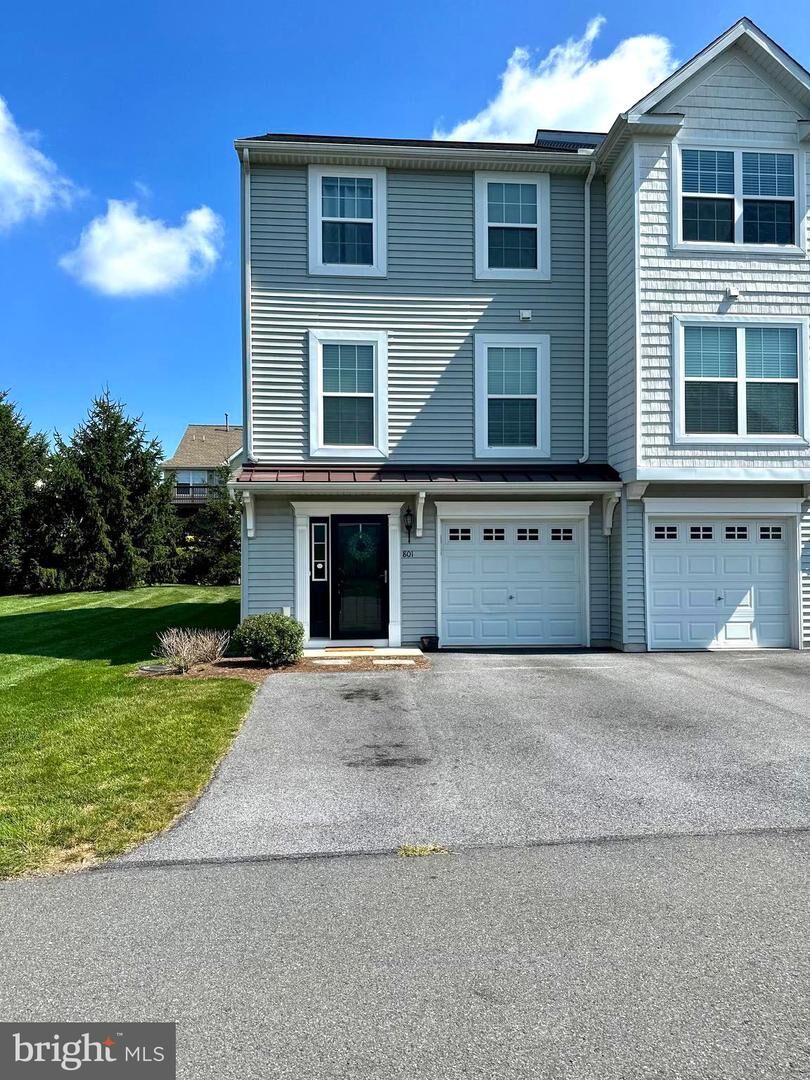 Property Photo:  801 Heather Way  PA 19543 